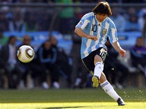 Adidas mantuvo la ubicación del número, el escudo y el logo pero modificó el diseño. LAS CAMISETAS DE FÚTBOL BRAYAN HURTADO: Camiseta Selección ...