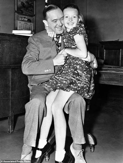 Daughter Of Comedian Stan Laurel Dies At 89 In California Stan Laurel Movie Stars Laurel And