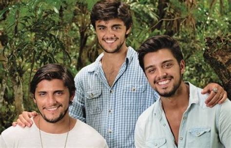 He was cast in the 2016 biographical feature pele : Irmãos Simas revelam que já brigaram por causa de mulher ...