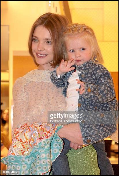 Natalia Vodianova And Daughter Photos And Premium High Res Pictures Getty Images