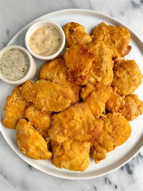 Make your own homemade chicken nuggets tonight for an easy dinner the whole family will love. The Best Paleo Buffalo Chicken Nuggets (Whole 30) - rachLmansfield