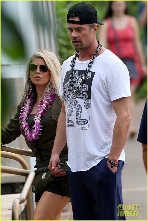 Fergie And Josh Duhamel Get Leid At The Beach In Maui Photo 3840269