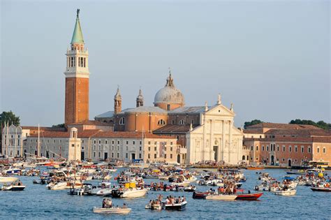 Saint mary of health), commonly known simply as the salute, is a roman catholic church and minor basilica located at punta della dogana in the dorsoduro sestiere of the city of venice, italy. Festa del Redentore | Muoversi a Venezia