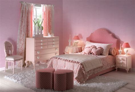 It is made from a metallic picture or mirror frame with a solid colored center and complete with a 3d rose monogram, much like the one from the previous idea. Kids Bedrooms | Halley | Batticuore. | Princess bedroom ...