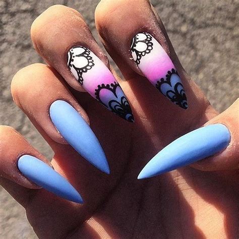 En estas uñas acrílicas decoradas paso a paso puedes ver tonos de colores que son poco probables que los realices con esmalte. Uñas en punta 2020 - Tendenzias.com