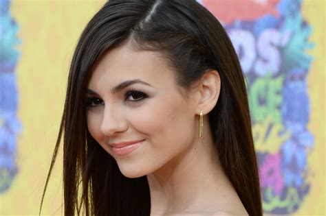 Victoria Justice Cute Smile Wallpaperhd Celebrities Wallpapers4k