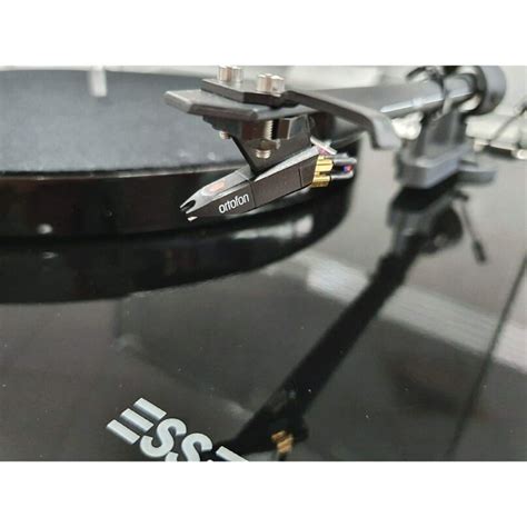 Pro Ject Essential Iii Phono Turntable With Ortofon Om10 Cartridge