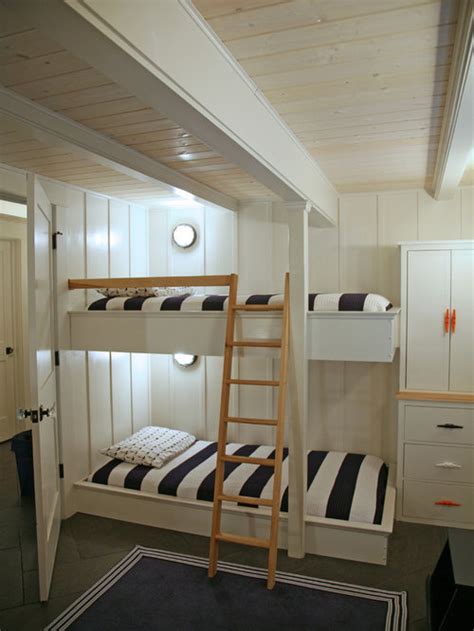Find small space inspiration with these lofted bedrooms, offices, and home libraries. Small Lake House Bedroom Design Ideas, Pictures, Remodel ...