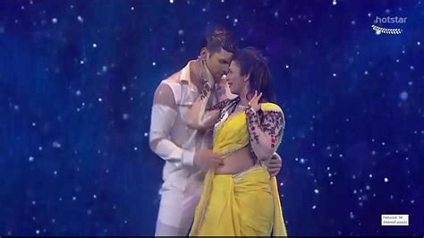 Divyanka Tripathi Navel Treat In Rain Songandhottest Performance Ever