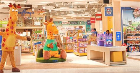Toys R Us Reopens Just In Time For The Holidays The Thunderbird