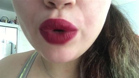 Asmr~ Trying On Lipstick Kisses And Mouth Noises 💋 Youtube