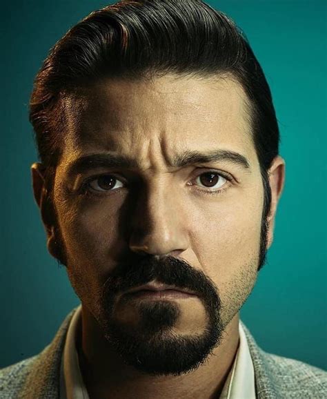 Wondering where miguel angel felix gallardo is now? Diego Luna es Miguel Ángel Félix Gallardo en Narcos ...