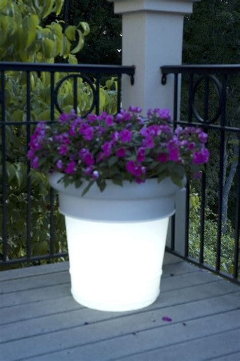 Led Gardenglo Solar Powered Color Changing Planter Harvey And Haley