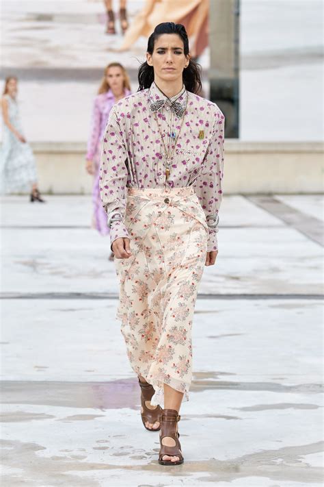 Posted in study abroad tagged ms in when you find a faculty member with similar research interests to yours, contact him/her and tell them about your interest in graduate work, area of. Chloé - Spring/Summer 2021 - Paris Fashion Week ...