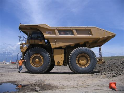 Whether you're hauling copper, coal, gold, iron ore or overburden the 793f provides you with the best in class cost per unit of production. Caterpillar 793 Haul Truck - a photo on Flickriver