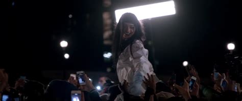 Rihanna Fans Show Crazy Love In Goodnight Gotham Video