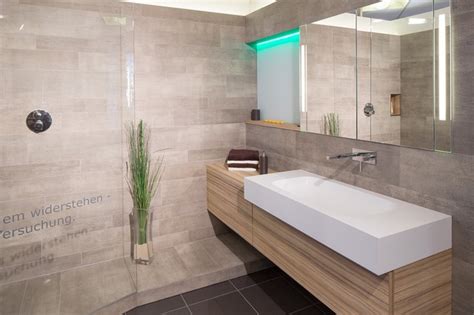 Badezimmer angebote in essen gibt es bei. Badmöbel mit Pfiff, Waschtisch nach Maß aus Corian ...