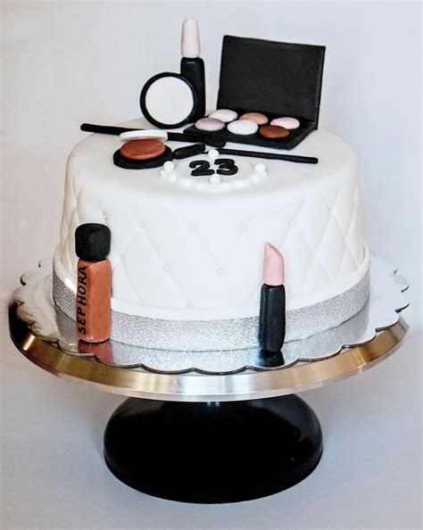 Make up torte make up cake love cake girly cakes fancy cakes makeup birthday cakes cake birthday birthday kids birthday this awesome makeup themed cake was created for a sweet 16 birthday party. Makeup cake | Make up cake, Cupcake cakes, Cake