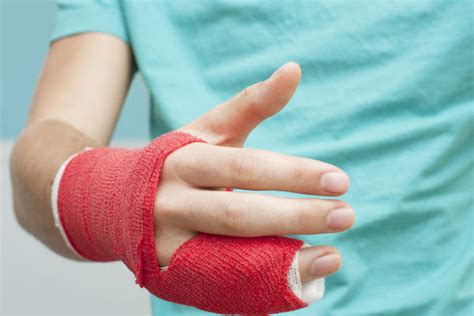 Those that fracture their toe will often experience some numbing or tingling in the toe at first, followed by severe swelling. How to Tell If Your Finger Is Broken | New Health Advisor