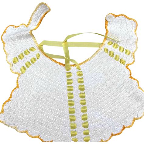 Here Is A Sweet Vintage Hand Crocheted Babies Bib Or Large Dolls