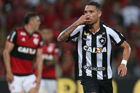 Na Semifinal Do Estadual O Botafogo Venceu Por 1 A 0 O Flamengo Em Um