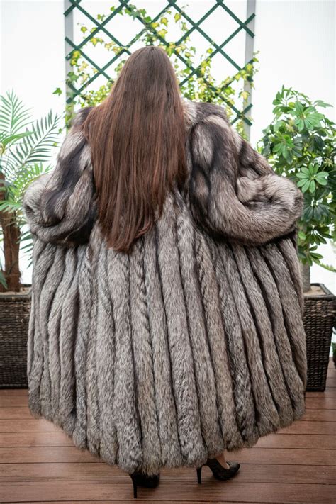 152 Gorgeous Silver Fox Fur Coat Luxury Fur Extra Long Beautiful Look