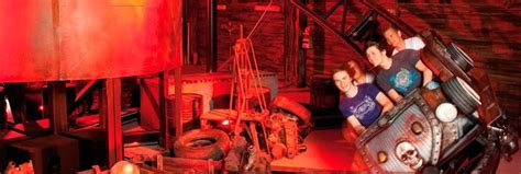 With this secret weapon, vanessa becomes a prime target for the vampires. Van Helsing's Factory in Movie Park Germany | Pretpark ...