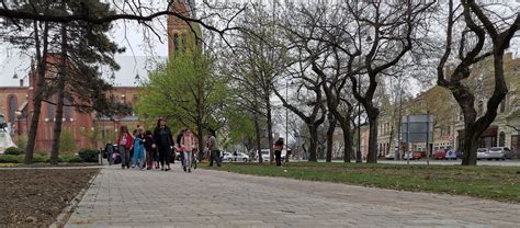 Régen a tér valóban a város központi tere volt. Szépül a Kossuth tér: A maradványpénzekből frissítik a ...