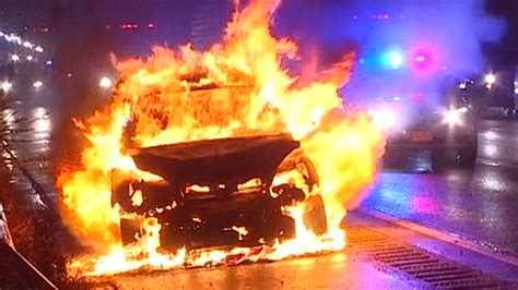 Car Catches Fire After Minor Accident On Edens Expressway Abc7 Chicago