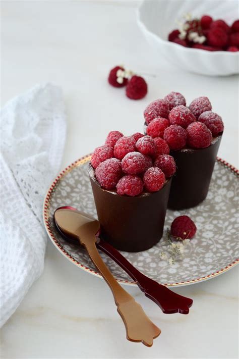 Cook over medium heat, stirring, until chocolate melts and ingredients are blended, 4 minutes. Vasitos de chocolate con mousse de Nutella® | Nutella ...