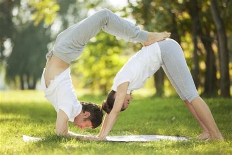 Practicar Yoga En Pareja Punto Fape