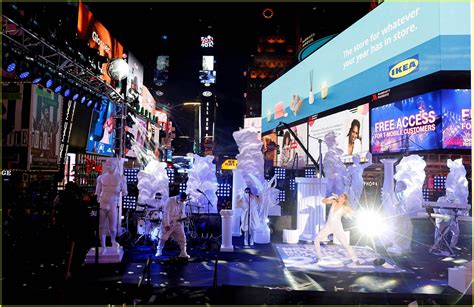 Jennifer lopez is a talented dancer, singer, actress, but she's also a devoted mom to twins emme who are jennifer lopez and alex rodriguez's kids? Jennifer Lopez & Alex Rodriguez's Kids Joined Them on Stage for New Year's Eve 2021!: Photo ...