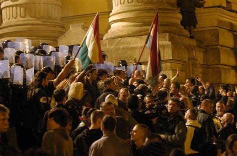 Gyurcsány ferenc egyike azon hazai politikusoknak, akik még hosszú évek múltán is képesek új oldalról „megörvendeztetni a közönséget. Gyurcsány tíz éve szüntette meg a „változások akadályát ...