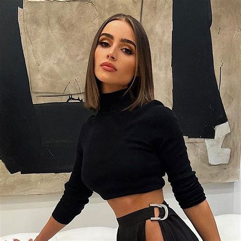 olivia culpo basically just flashed the camera in a high slit dress with no underwear—omg