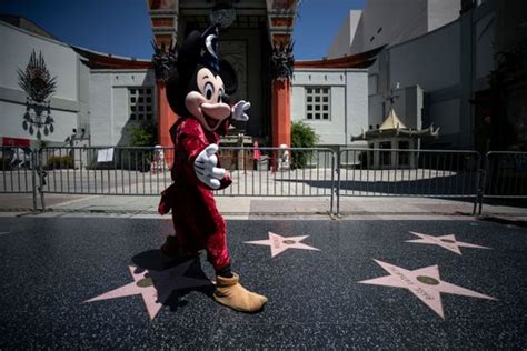 Entertainer Wearing Mickey Mouse Costume Reacts Editorial Stock Photo