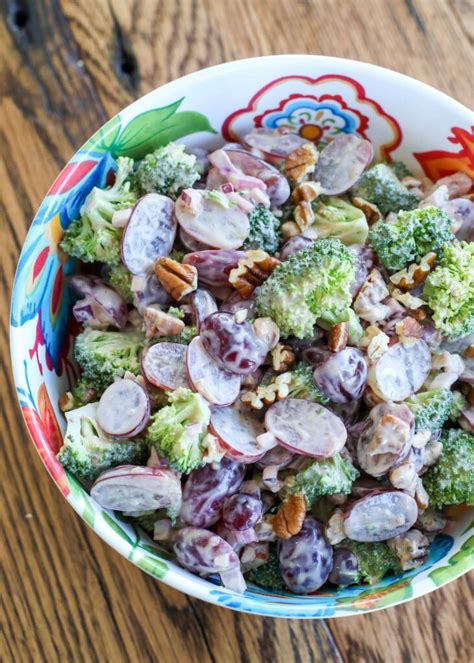 Broccoli Salad With Grapes Is A Potluck Favorite In 2021 Grape Salad