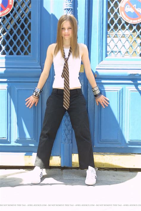 She relocated to los angeles, where she recorded her earlier materials for the album, the sound of which the label did not approve. o(≧ ≦)o .｡.:*☆ laUgh Away: Avril Lavigne - Paris Jun 2002 ...