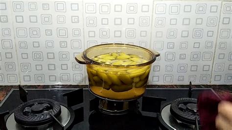 Buah belimbing berbentuk kecil dan empat segi panjang, dan jarang dimakan segar kerana rasanya terlalu masam. Cara buat halwa belimbing buluh. - YouTube