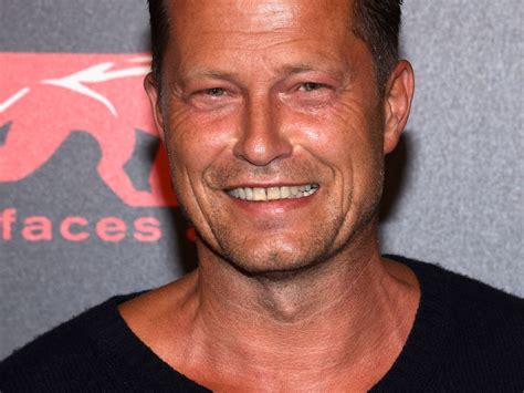 Kritik gibt es vor allem wegen eines mannes, mit dem er sich nun. Mit neuer Frau: Til Schweiger schließt 5. Kind nicht aus ...