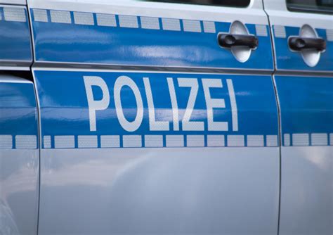 Klicken sie sich durch unsere. Polizeieinsatz bei Discounter: Mann behauptet infiziert zu ...