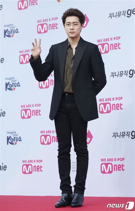 김보라·조병규 결별, 동료로 남는다, 김보라·조병규 1년 6개월간 공개 연애 종료 바쁜 스케줄 탓…결국 이별. MGMA (M2 X GENIE MUSIC AWARDS) 레드카펫 2 :: happytime3
