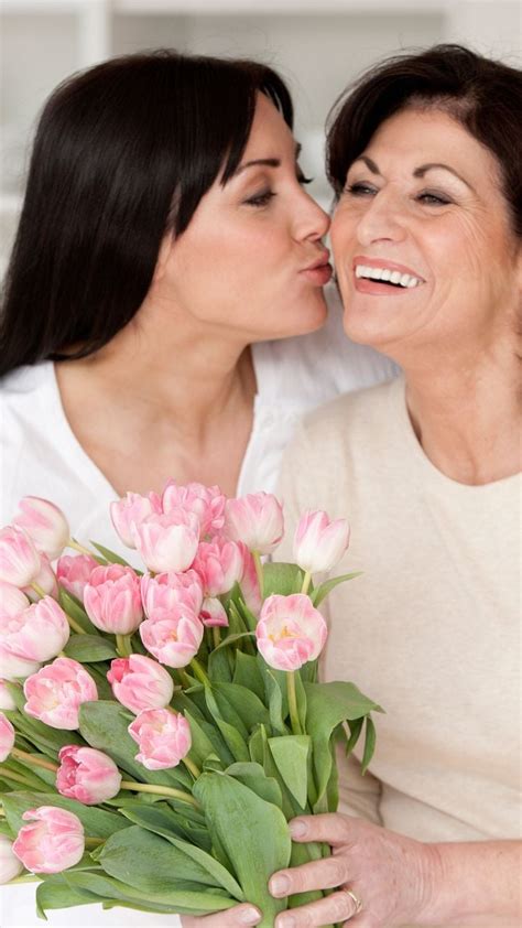Mothers Day आईचा फोटो शेअर करताना काय कॅप्शन द्याल हे आहेत पर्याय Messages To Wish Your Mom