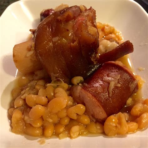 Popular in baked bean dishes, great northern beans are large and shaped like lima beans. Instant Pot Smoked Ham Hocks and Polish Sausage with Great Northern Beans Soak beans for 2 hours ...