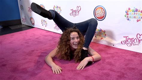 Sofie Dossis Amazing Contortion Act On The Pink Carpet Youtube