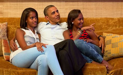 Malia And Sasha Obama School First Then A Cameo At Convention The Washington Post