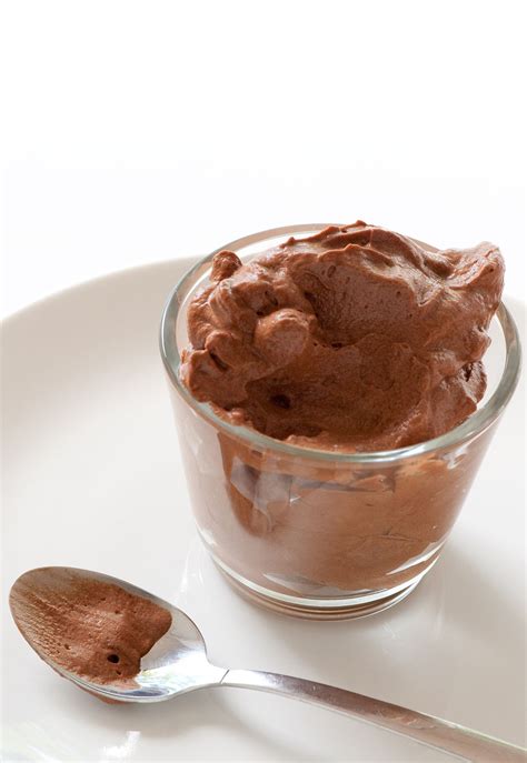 Looking to satisfy your chocolate craving, but you don't want to kill your calorie count? The Best Low Calorie Dessert