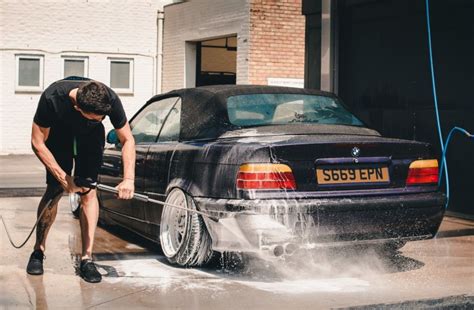 Canvas or vinyl, this is how to clean your convertible's retractable