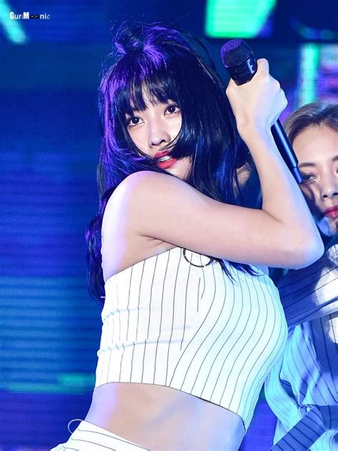 10 Times Twices Momo Showed Off Her Amazing Toned Abs In A Gorgeous