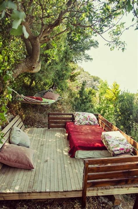 15 Fanciful Outdoor Bedroom Designs That Will Boost Your Imagination