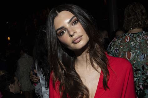 Emily Ratajkowski Accuse Robin Thicke Dattouchements Sexuels Sur Le